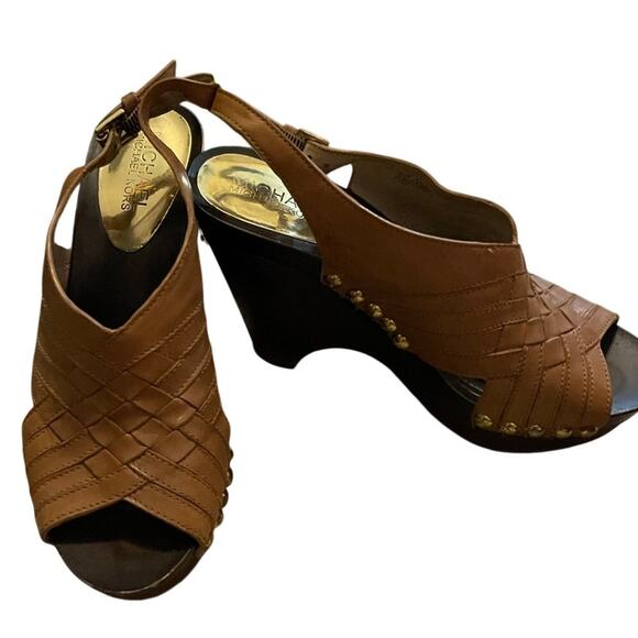 MICHAEL Michael Kors Shoes - MICHAEL Michael Kors Tan & Gold Harlow Sandal - GUC 6.5